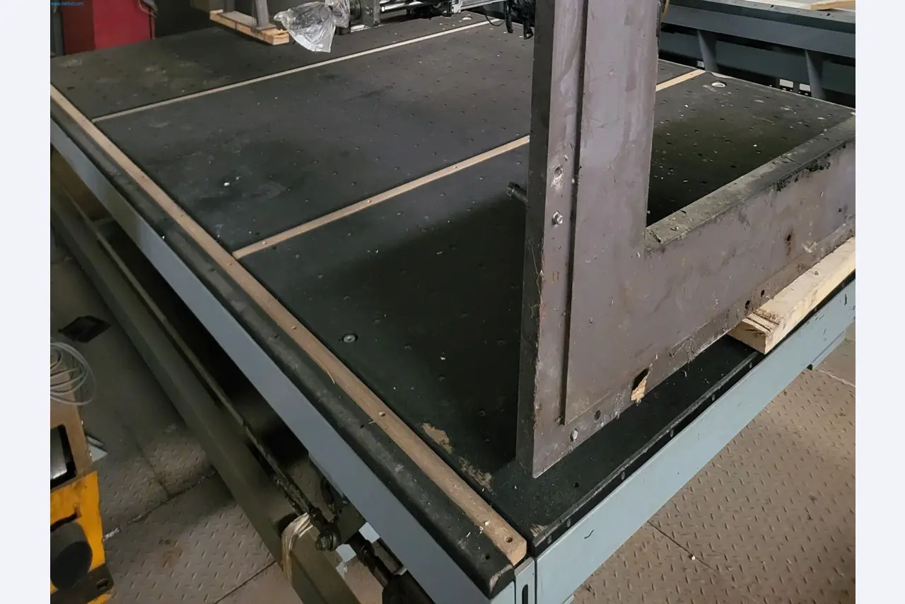 Sale of a complete warehouse of machinery for the glass industry in Spain-2