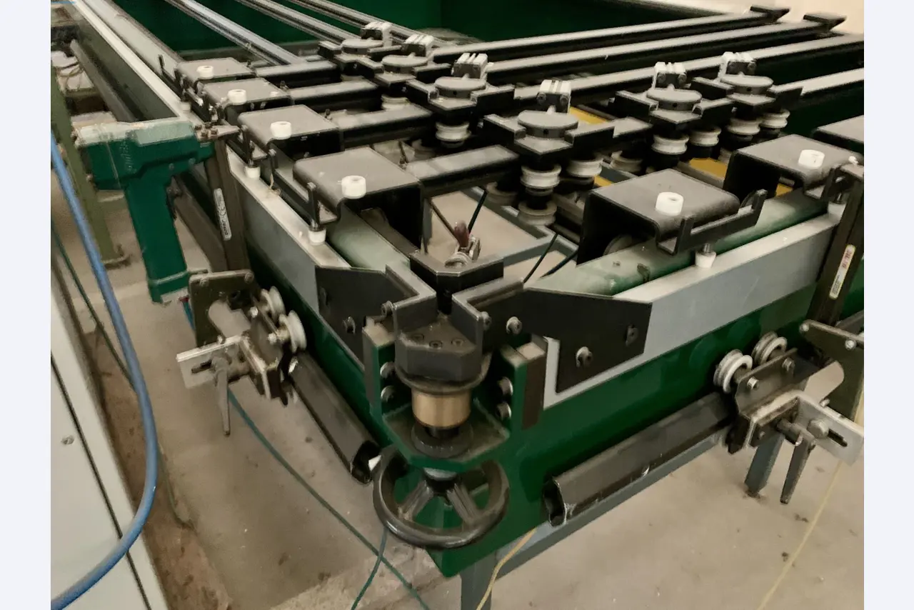 Sale of a complete warehouse of machinery for the glass industry in Spain-1