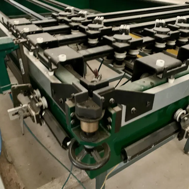 Assembling table with pneumatric guns Omer 3G.16