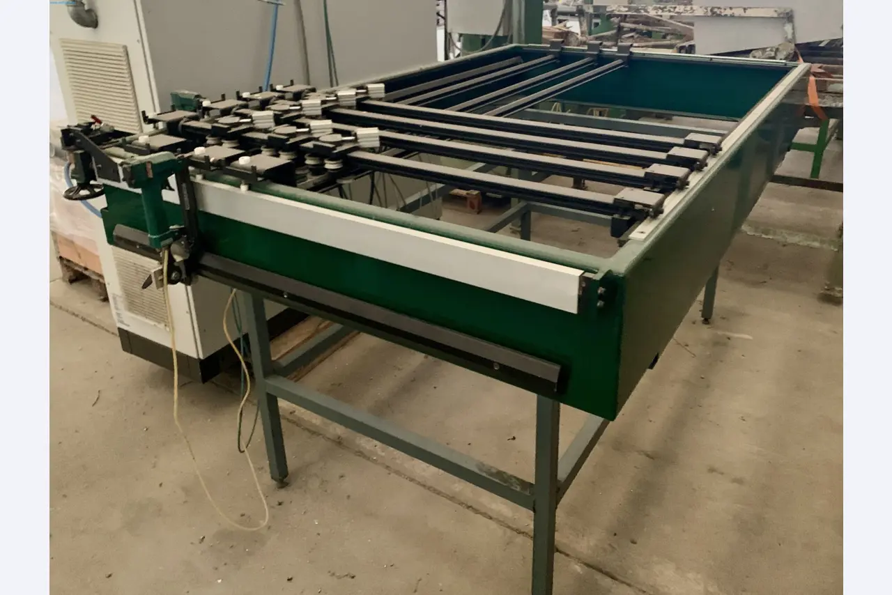 Sale of a complete warehouse of machinery for the glass industry in Spain-4