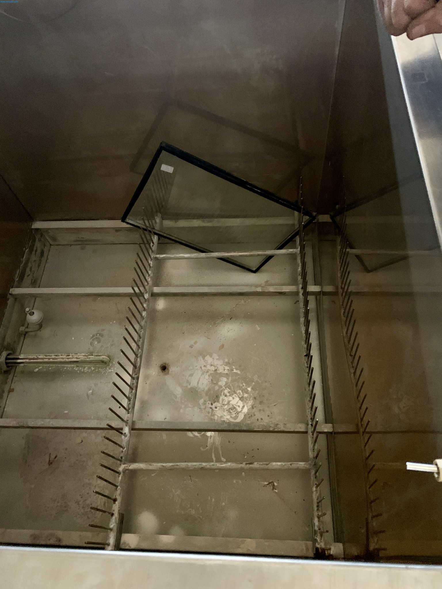 Sale of a complete warehouse of machinery for the glass industry in Spain-3