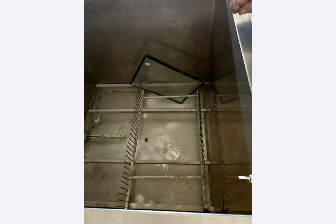 Sale of a complete warehouse of machinery for the glass industry in Spain-3