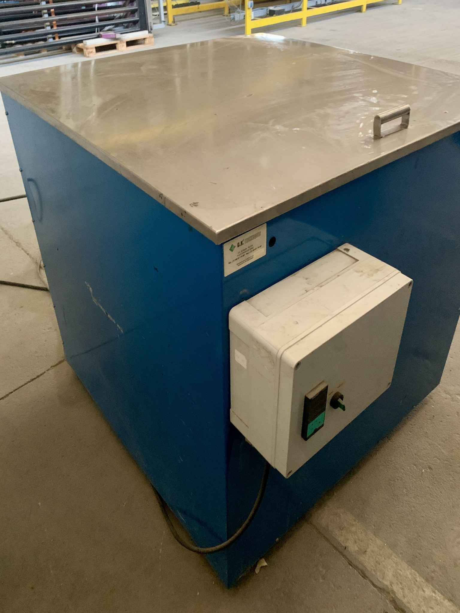 Sale of a complete warehouse of machinery for the glass industry in Spain-5