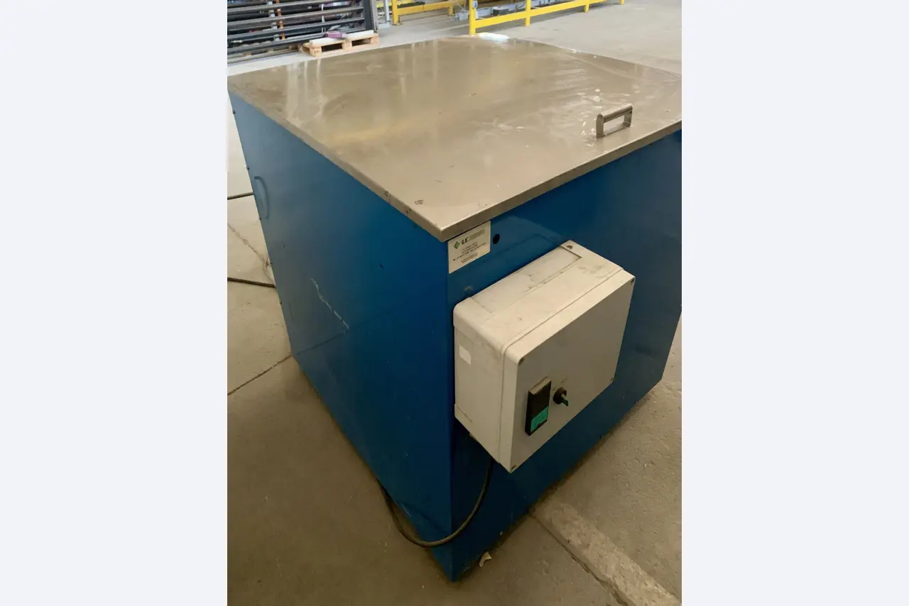 Sale of a complete warehouse of machinery for the glass industry in Spain-5