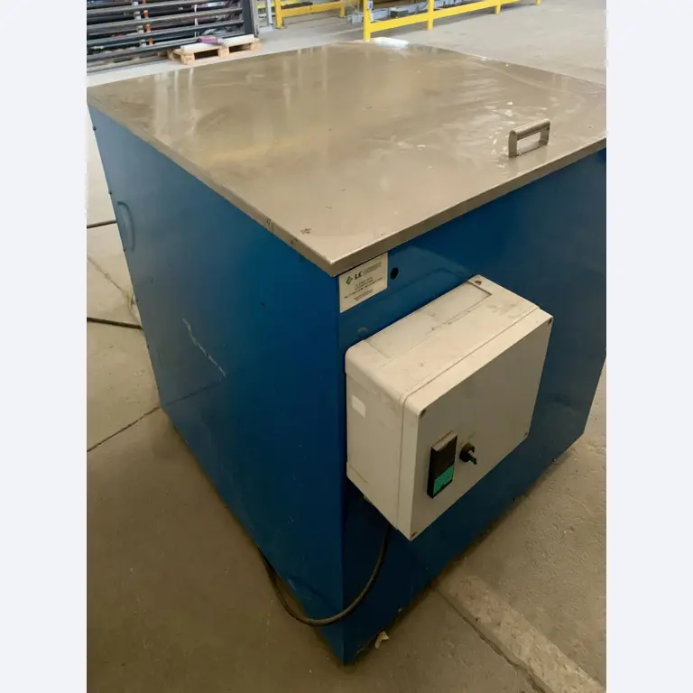 Sale of a complete warehouse of machinery for the glass industry in Spain-5