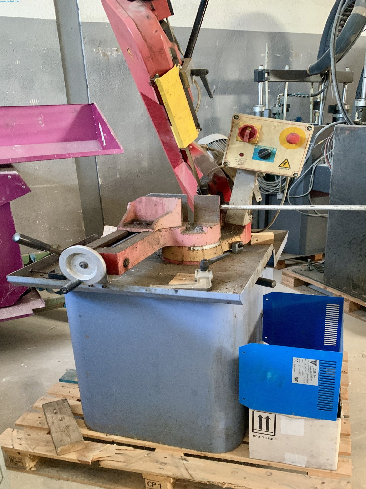 Sale of a complete warehouse of machinery for the glass industry in Spain-1