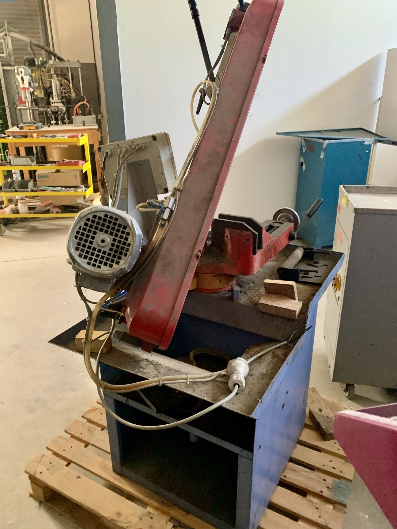 Sale of a complete warehouse of machinery for the glass industry in Spain-2