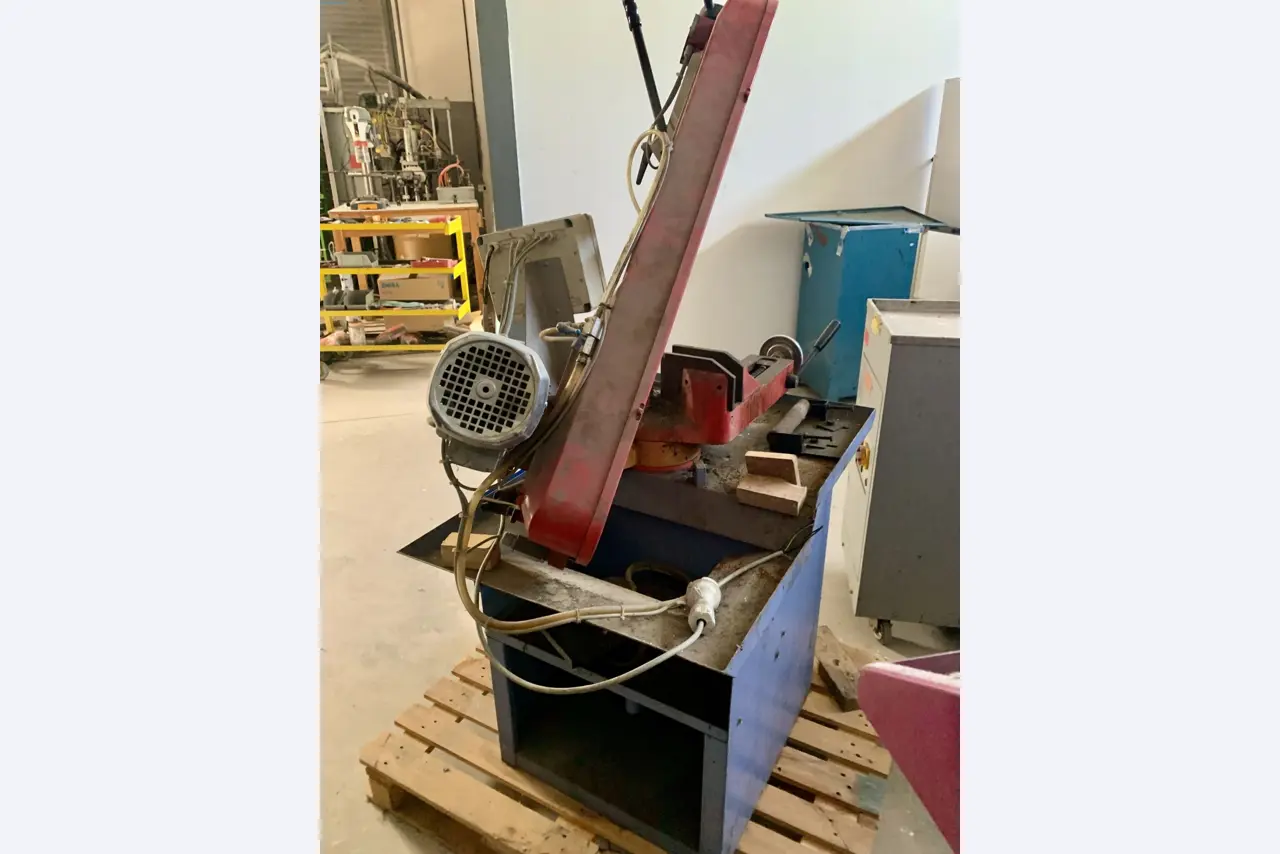 Sale of a complete warehouse of machinery for the glass industry in Spain-2