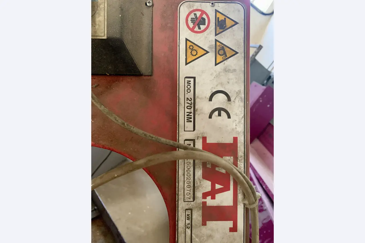 Sale of a complete warehouse of machinery for the glass industry in Spain-3