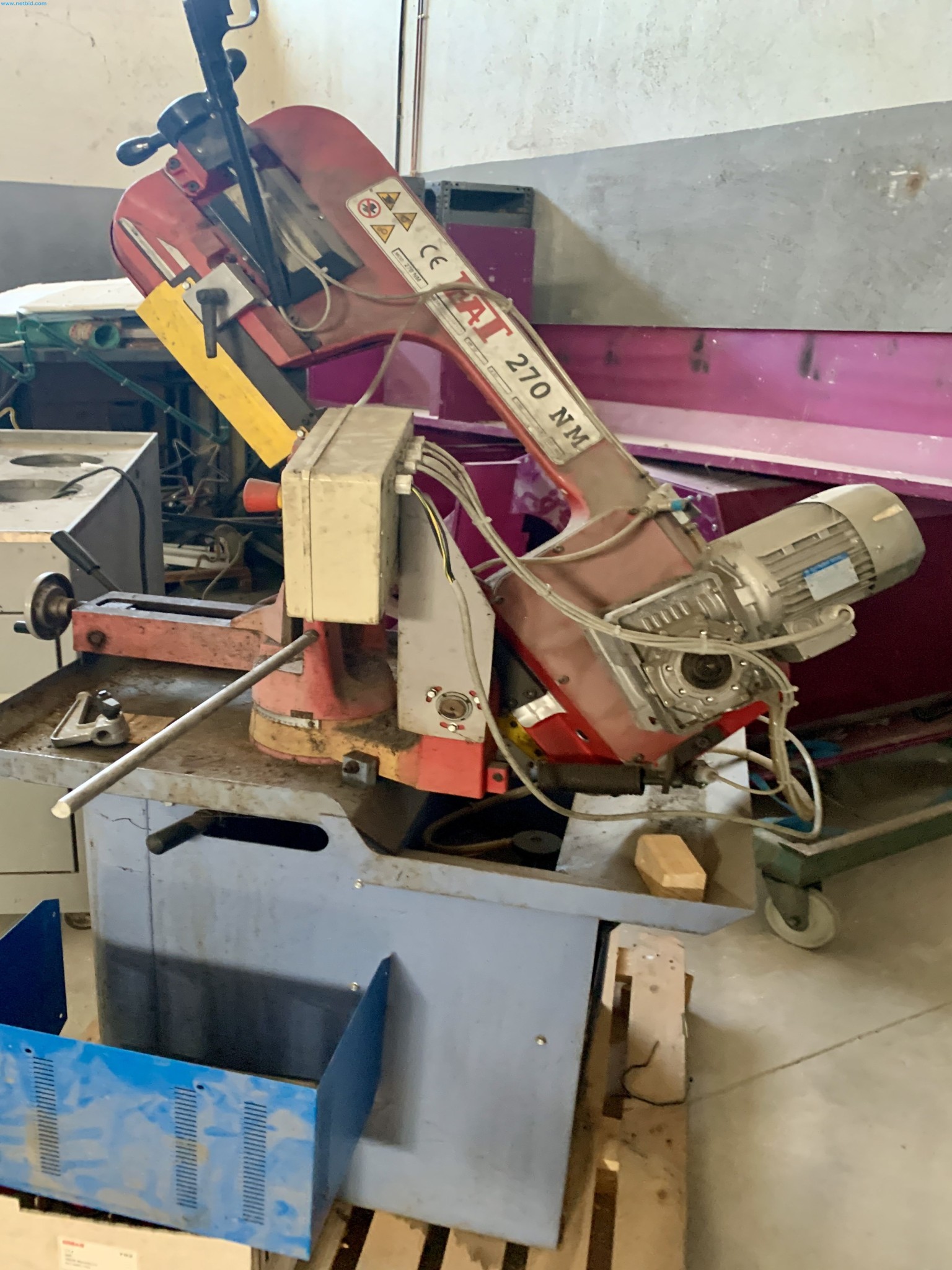 Sale of a complete warehouse of machinery for the glass industry in Spain-4