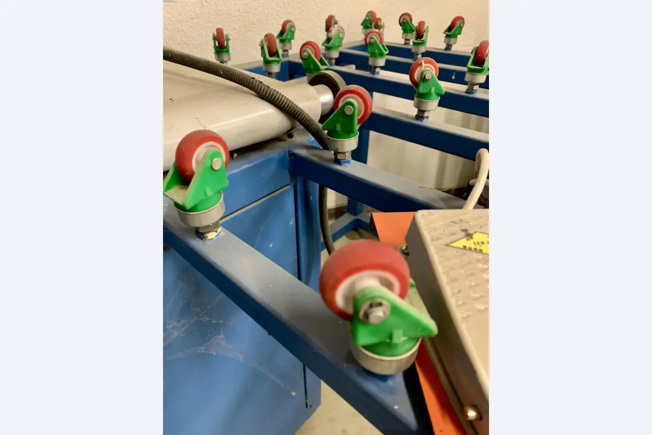 Venta de un almacén completo de maquinaria para la producción de vidrio en España-2