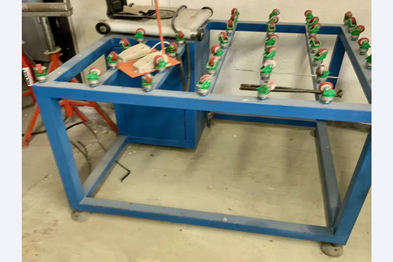 Venta de un almacén completo de maquinaria para la producción de vidrio en España-3