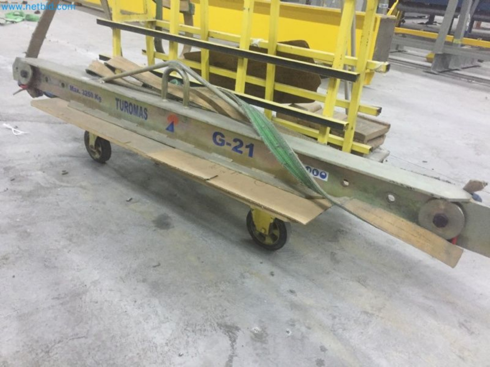 Sale of a complete warehouse of machinery for the glass industry in Spain-1