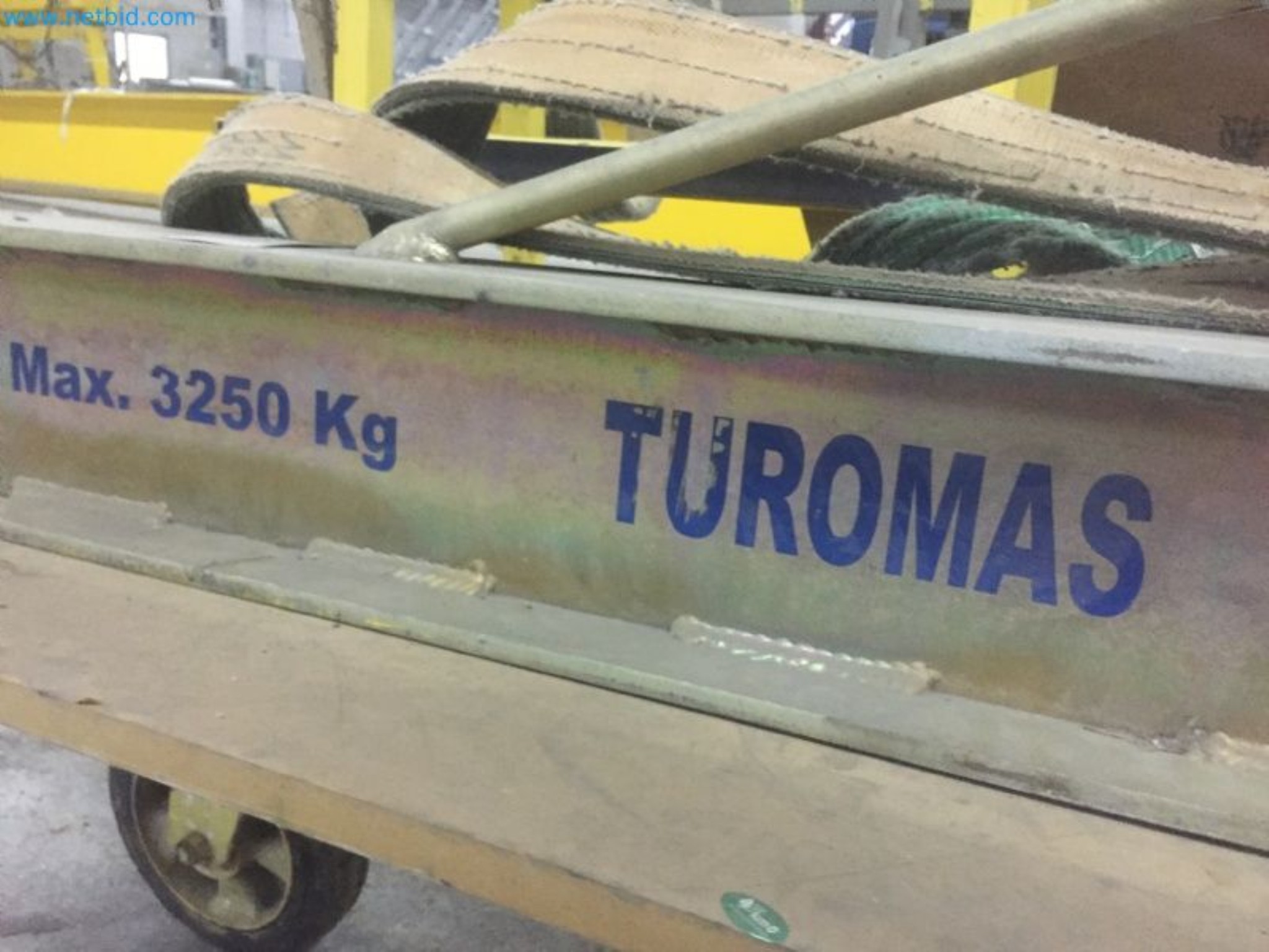 Sale of a complete warehouse of machinery for the glass industry in Spain-4