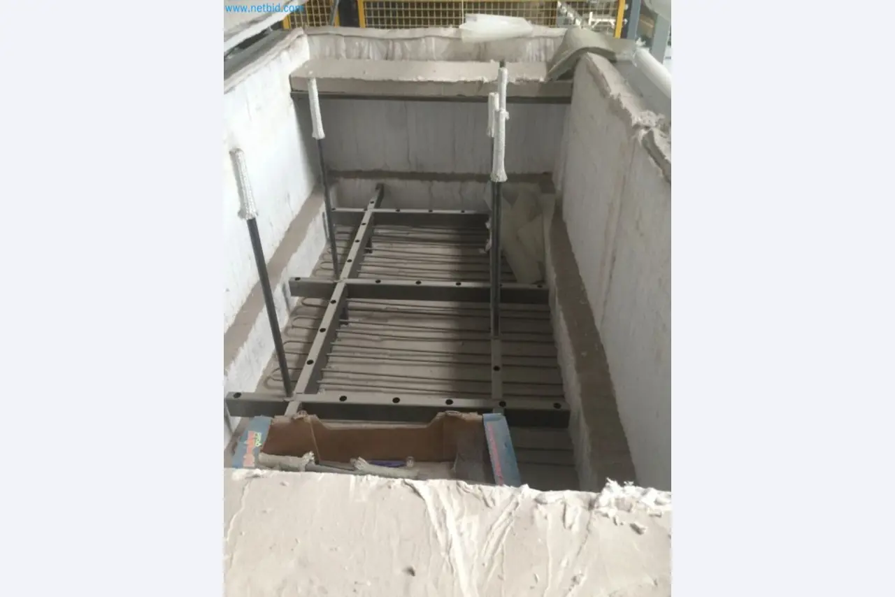 Sale of a complete warehouse of machinery for the glass industry in Spain-11