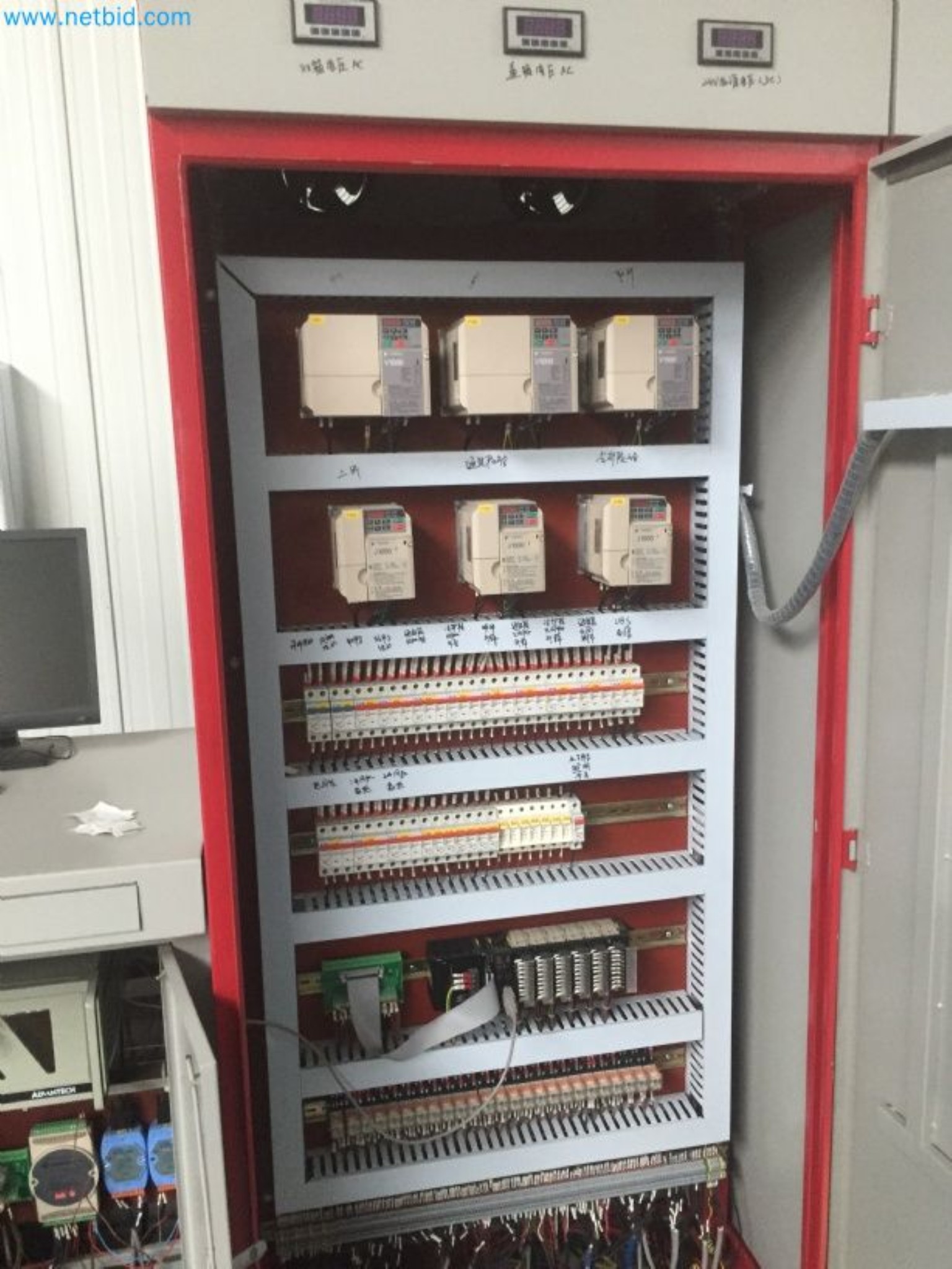 Sale of a complete warehouse of machinery for the glass industry in Spain-13