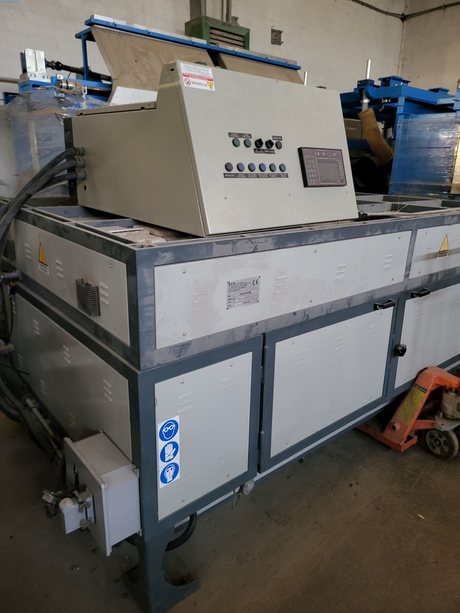 Sale of a complete warehouse of machinery for the glass industry in Spain-1