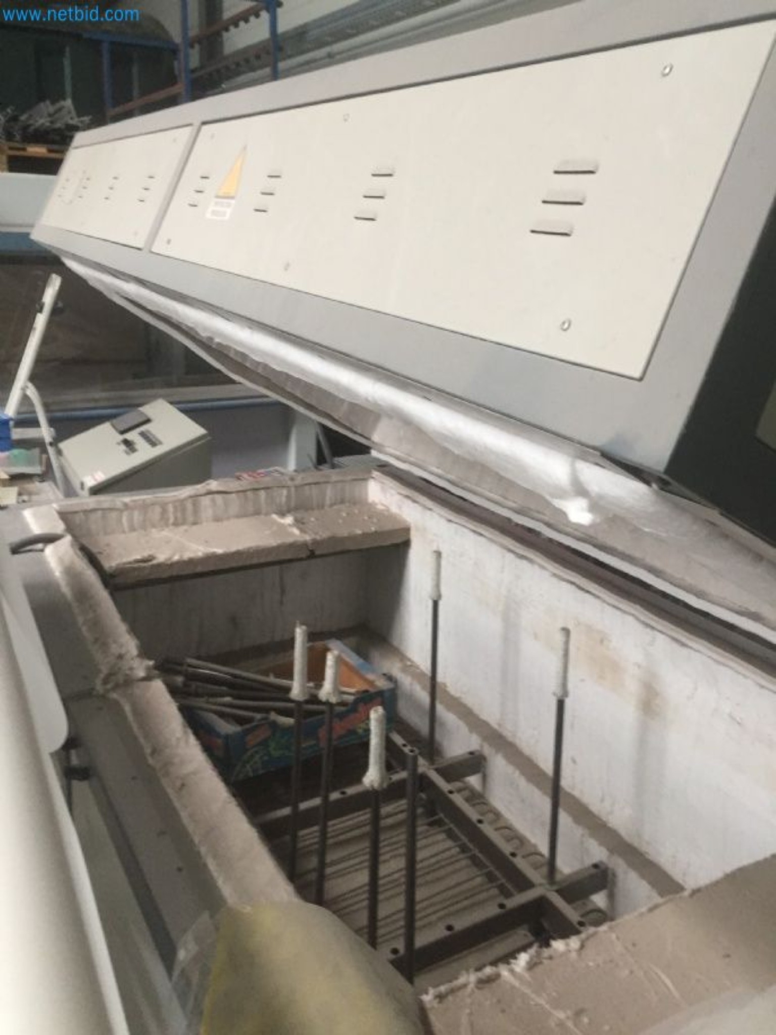 Sale of a complete warehouse of machinery for the glass industry in Spain-3