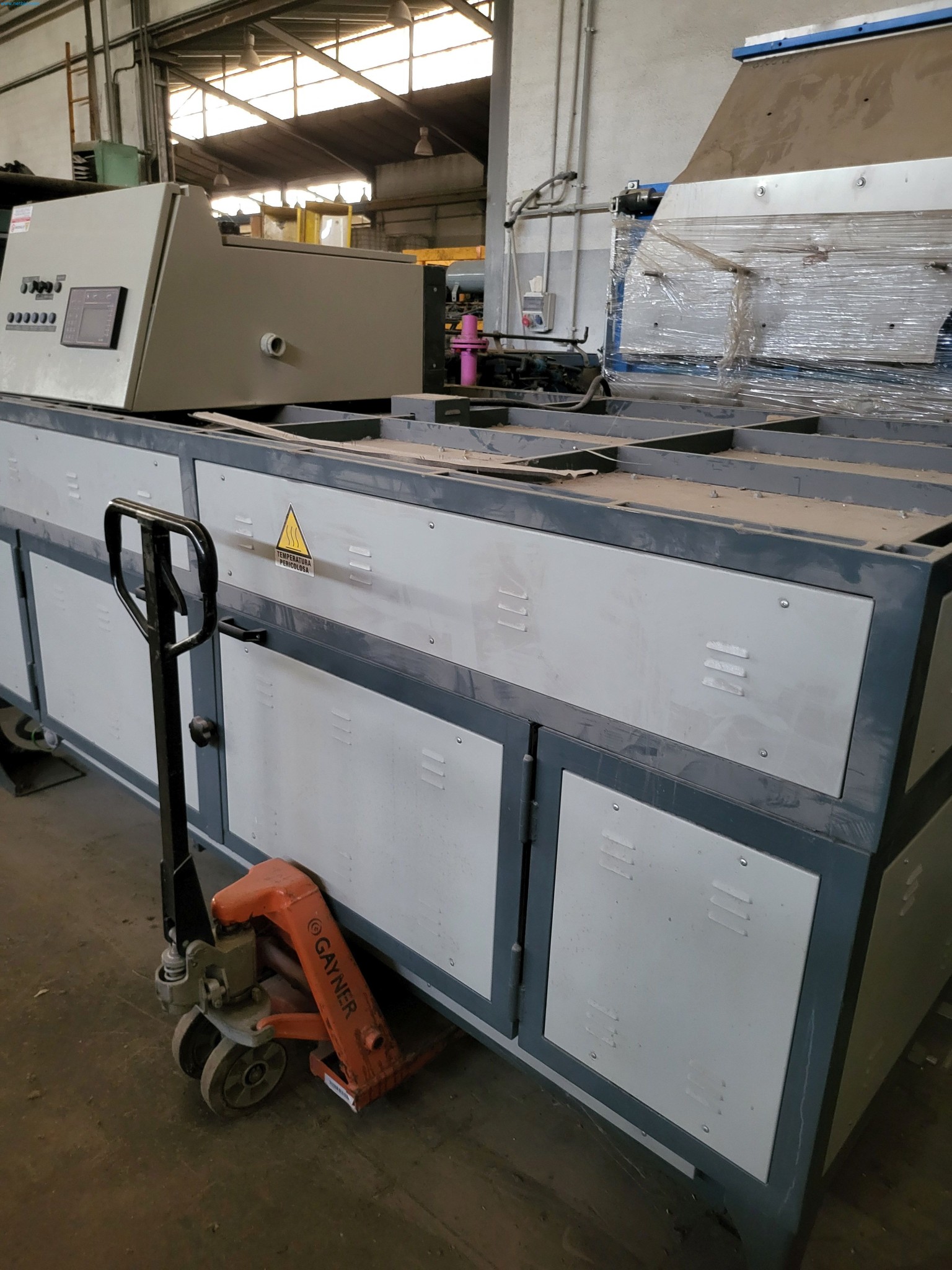 Sale of a complete warehouse of machinery for the glass industry in Spain-6