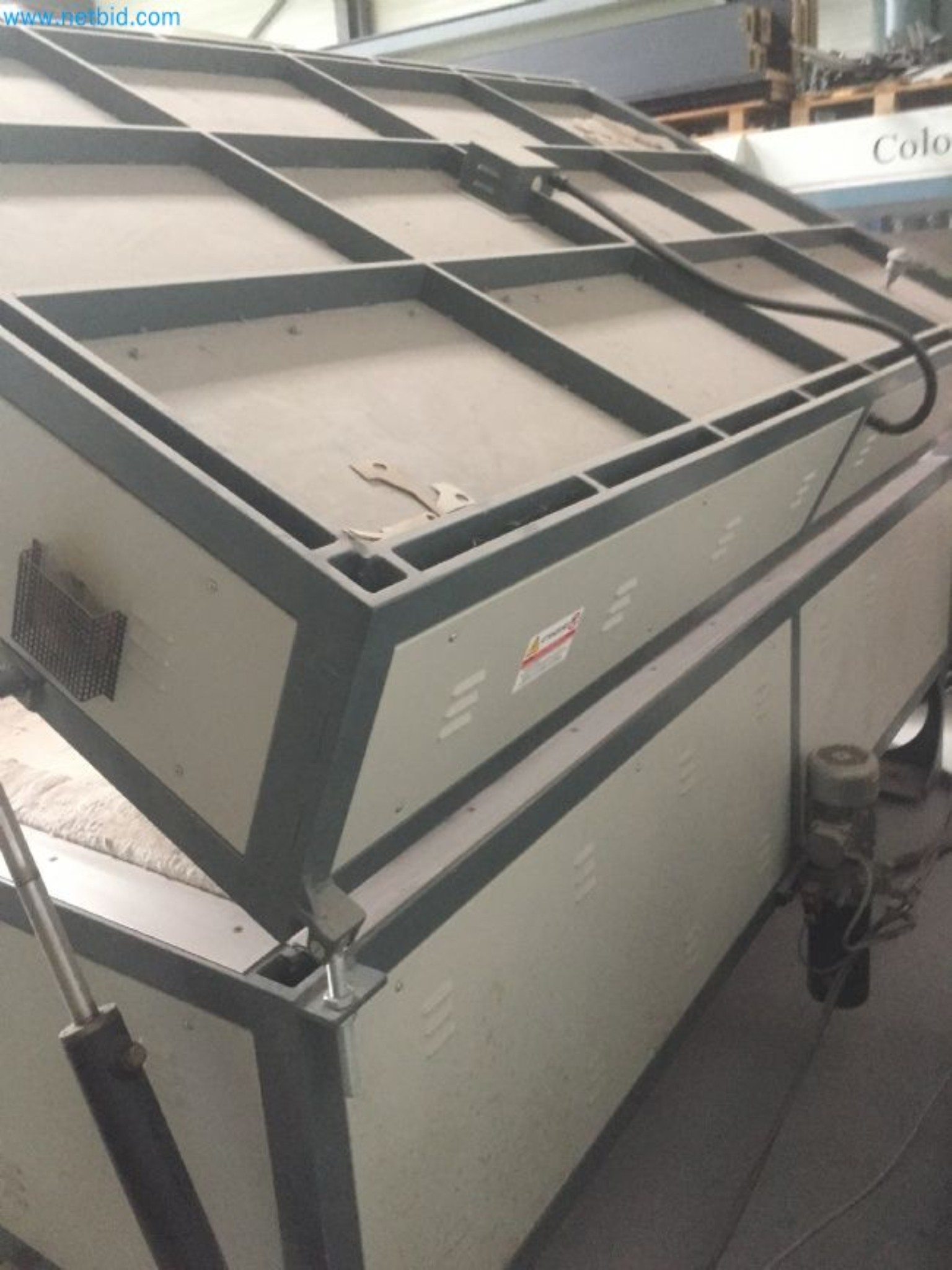 Sale of a complete warehouse of machinery for the glass industry in Spain-9