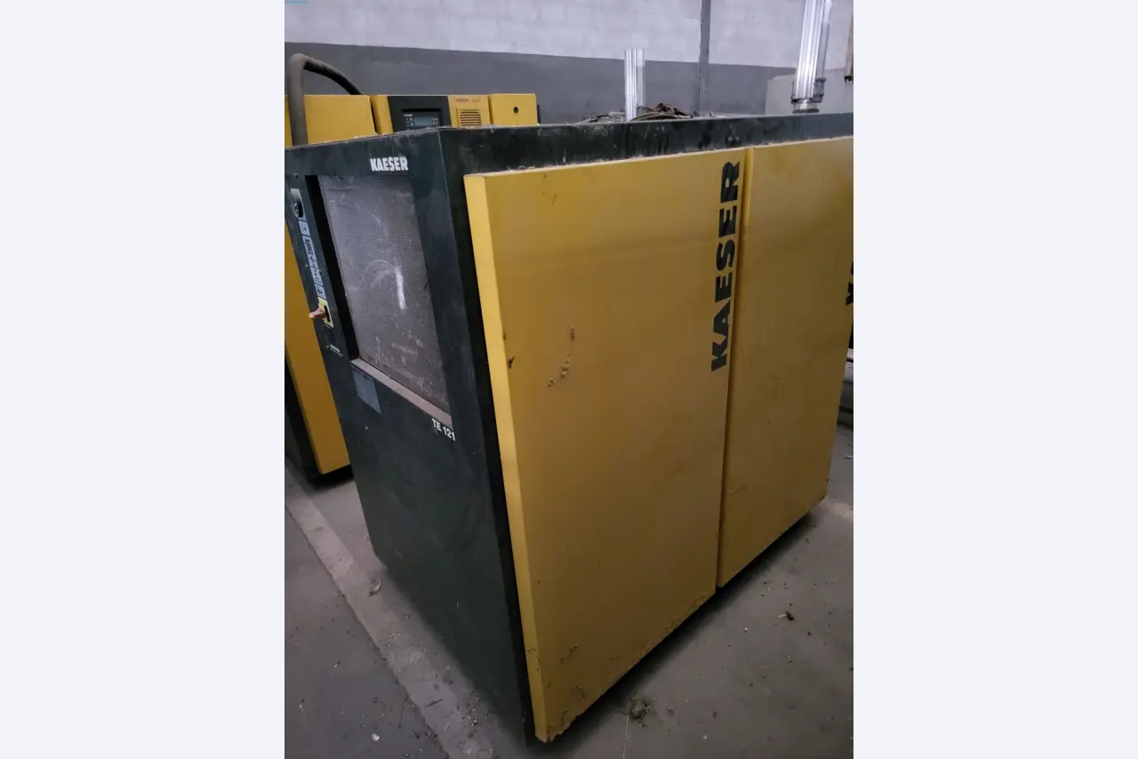 Sale of a complete warehouse of machinery for the glass industry in Spain-10