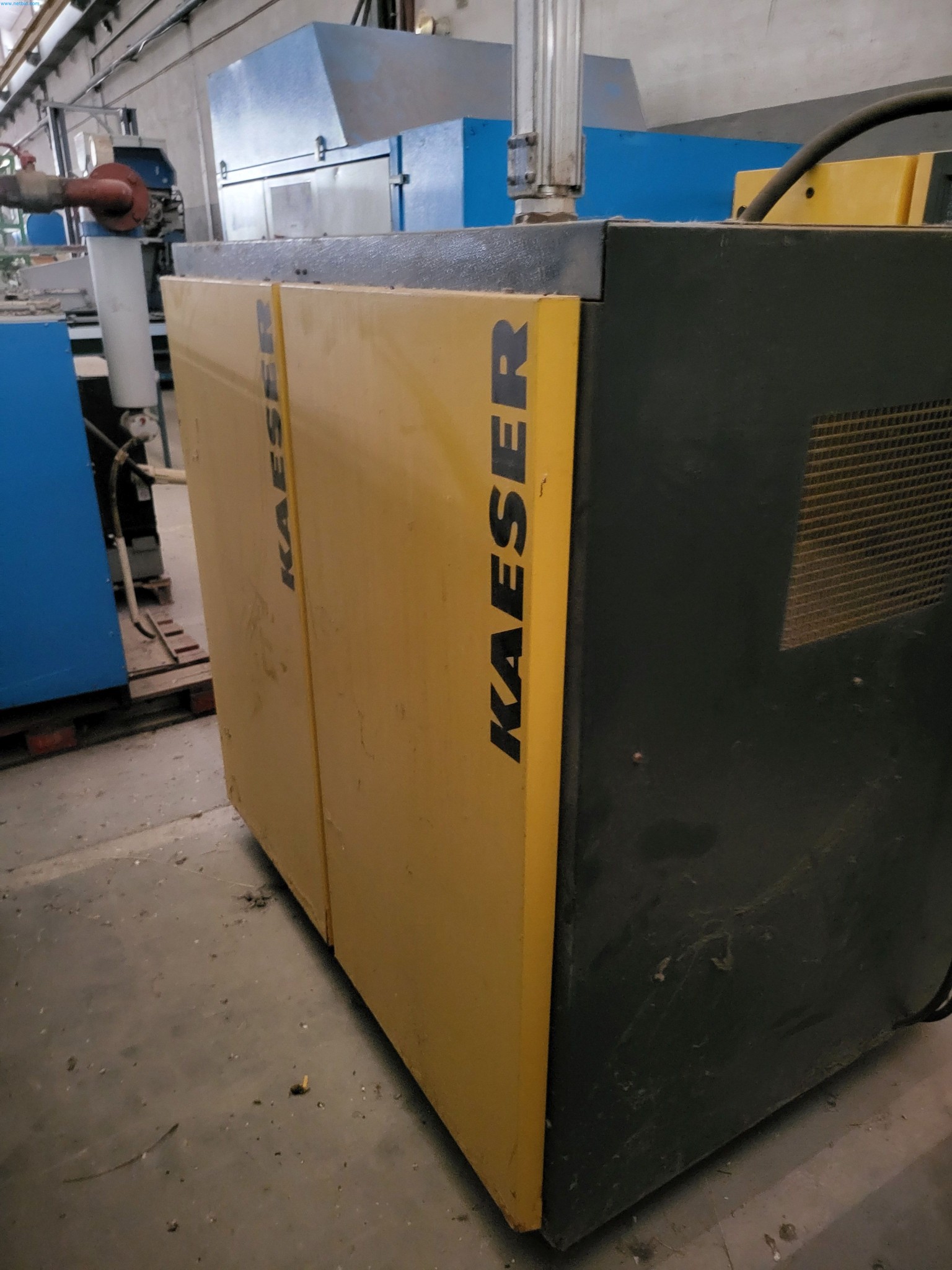 Sale of a complete warehouse of machinery for the glass industry in Spain-11