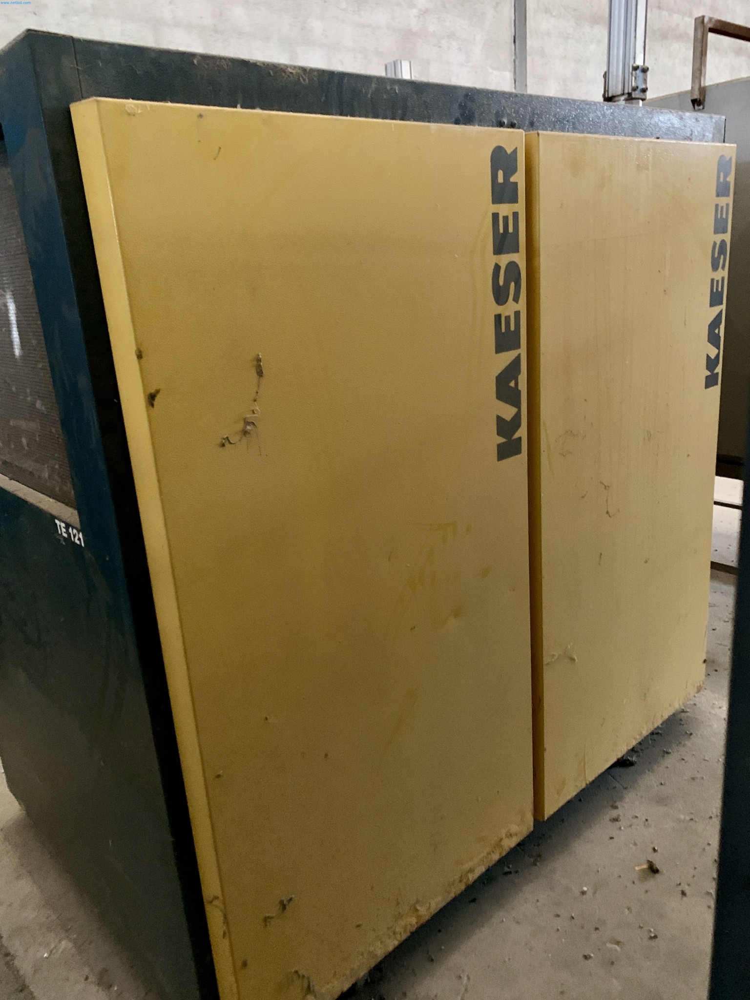 Sale of a complete warehouse of machinery for the glass industry in Spain-14