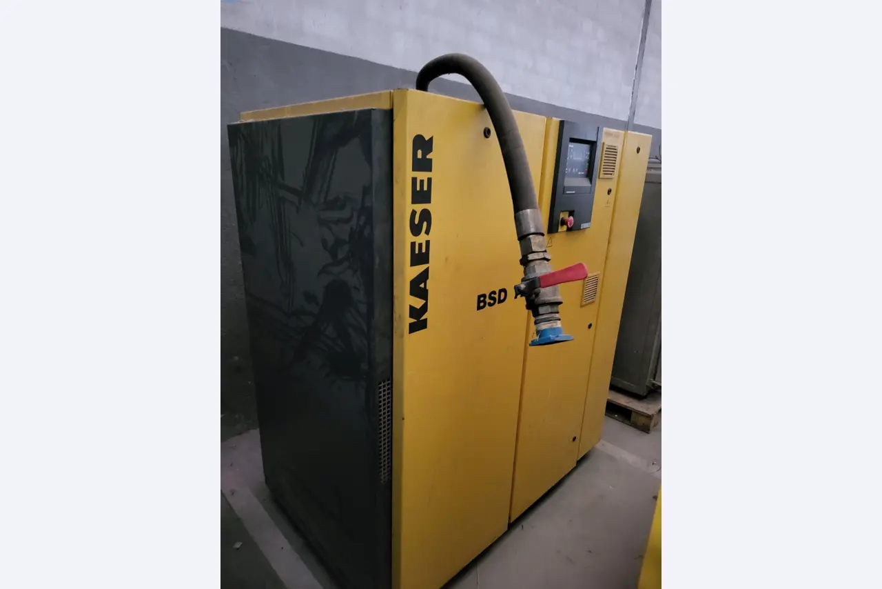 Sale of a complete warehouse of machinery for the glass industry in Spain-16