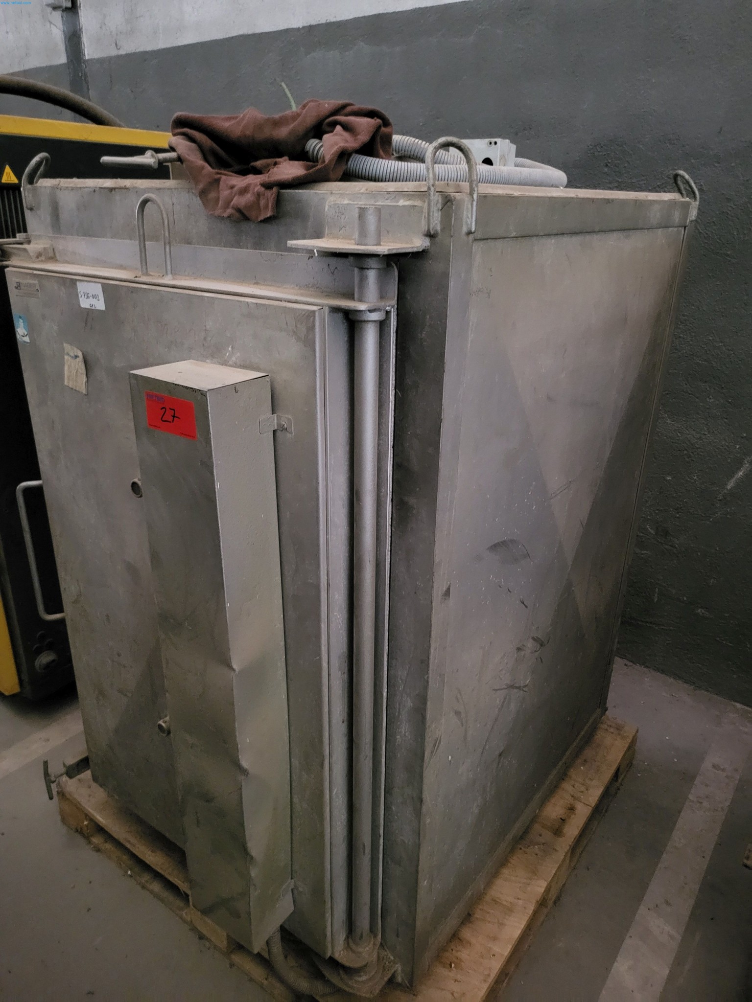 Sale of a complete warehouse of machinery for the glass industry in Spain-1