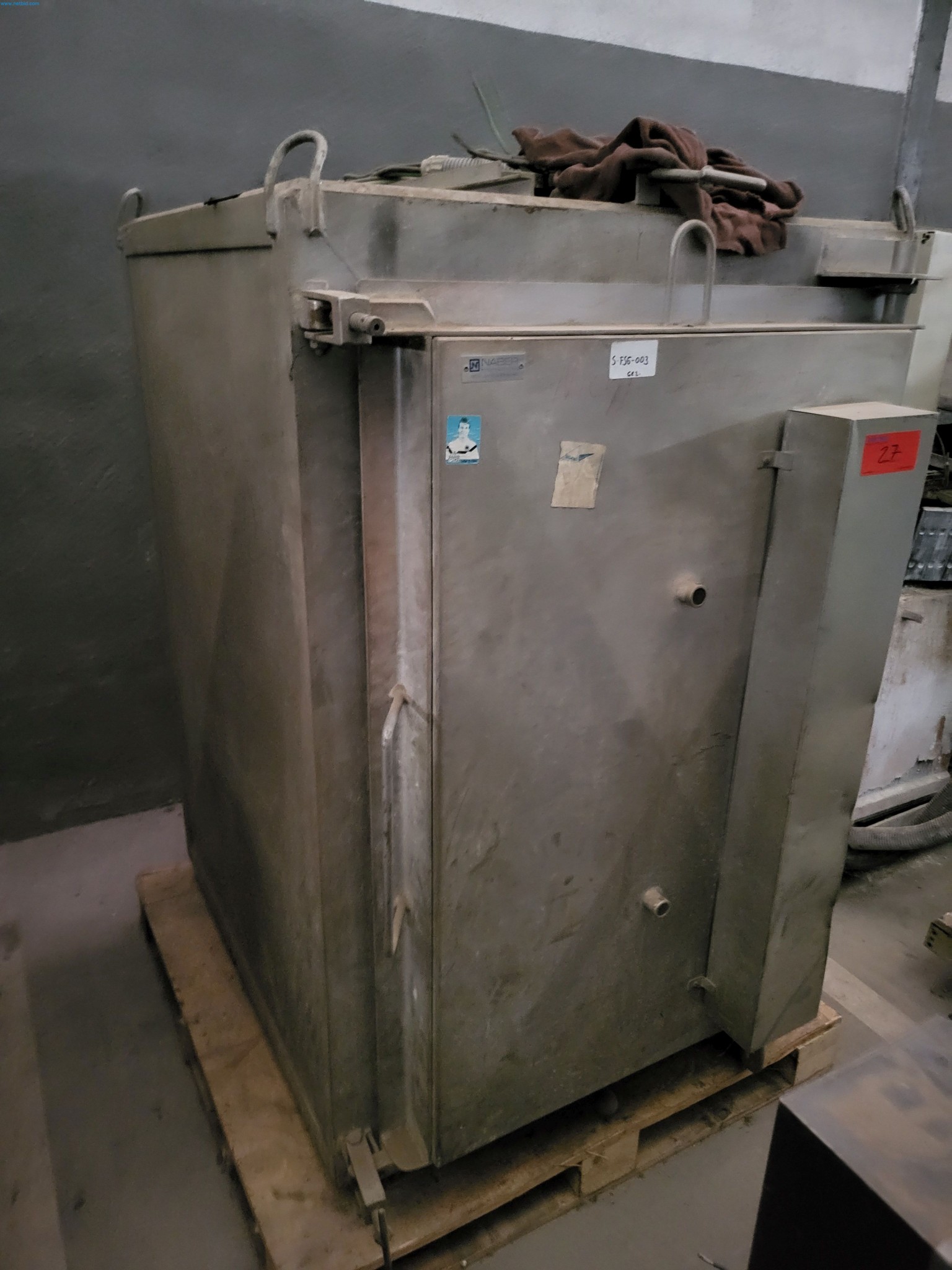 Sale of a complete warehouse of machinery for the glass industry in Spain-2