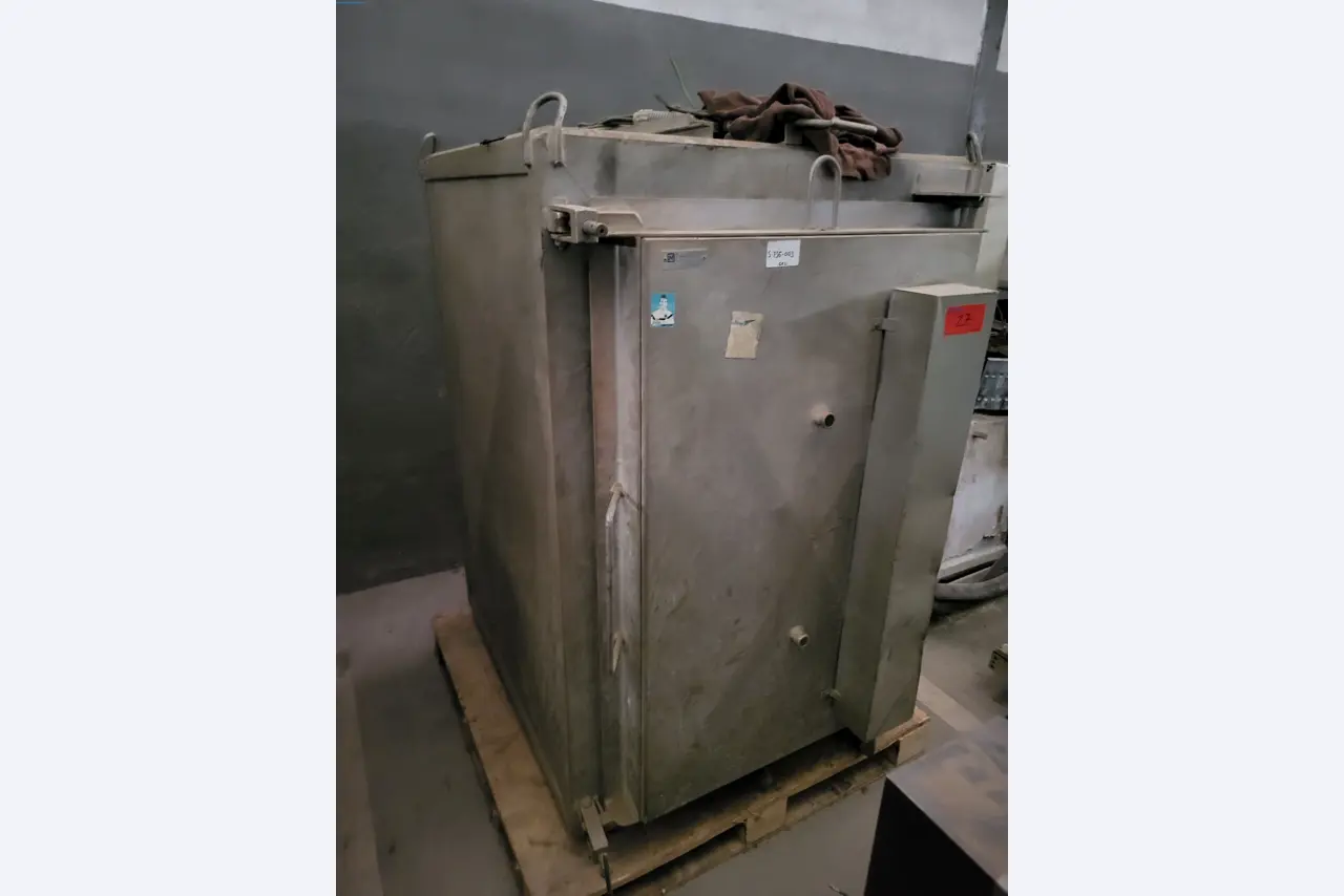 Sale of a complete warehouse of machinery for the glass industry in Spain-2