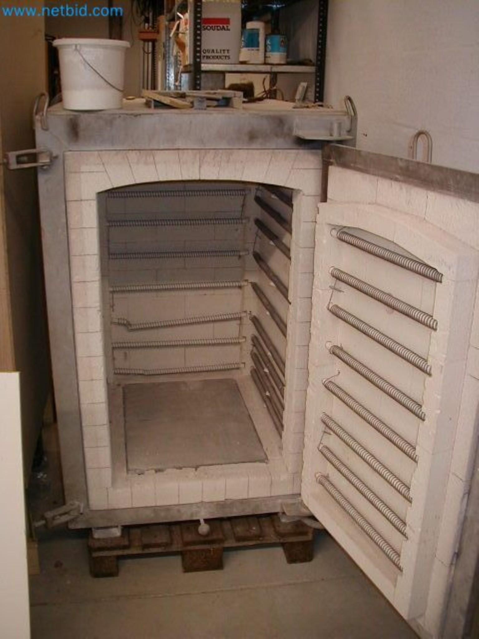 Sale of a complete warehouse of machinery for the glass industry in Spain-4