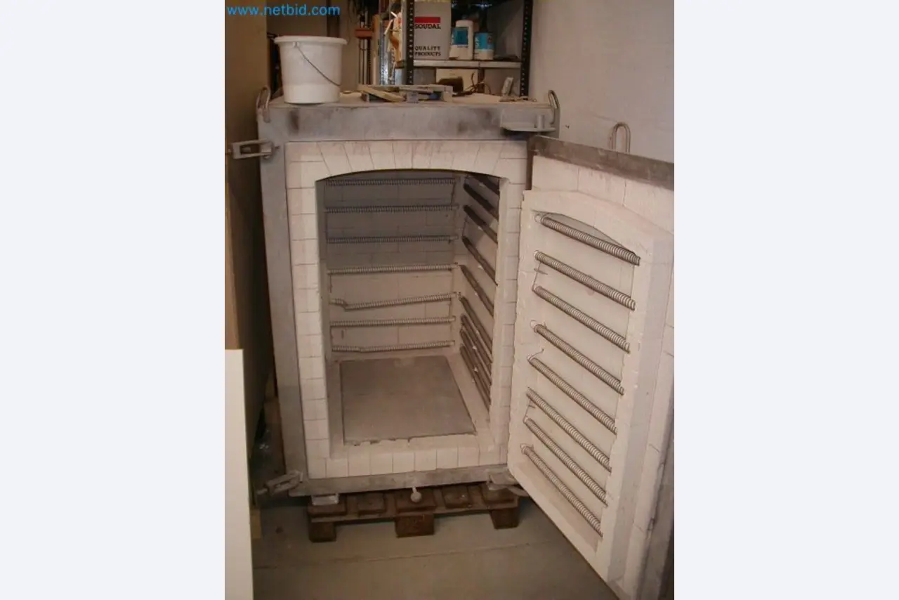 Sale of a complete warehouse of machinery for the glass industry in Spain-4