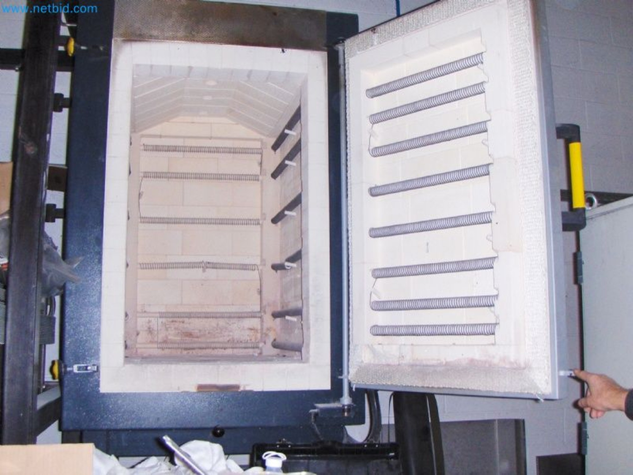 Sale of a complete warehouse of machinery for the glass industry in Spain-2