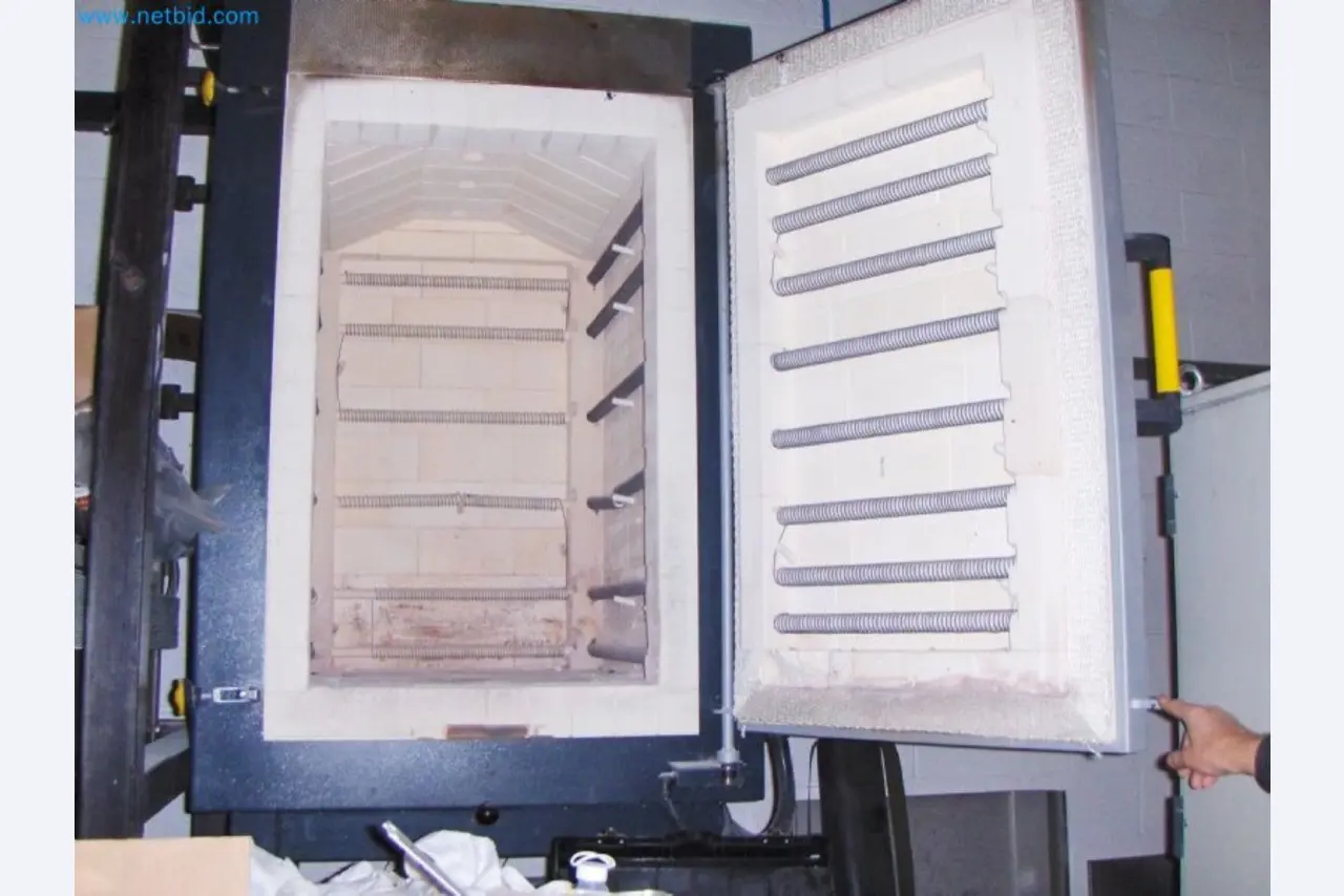 Sale of a complete warehouse of machinery for the glass industry in Spain-2