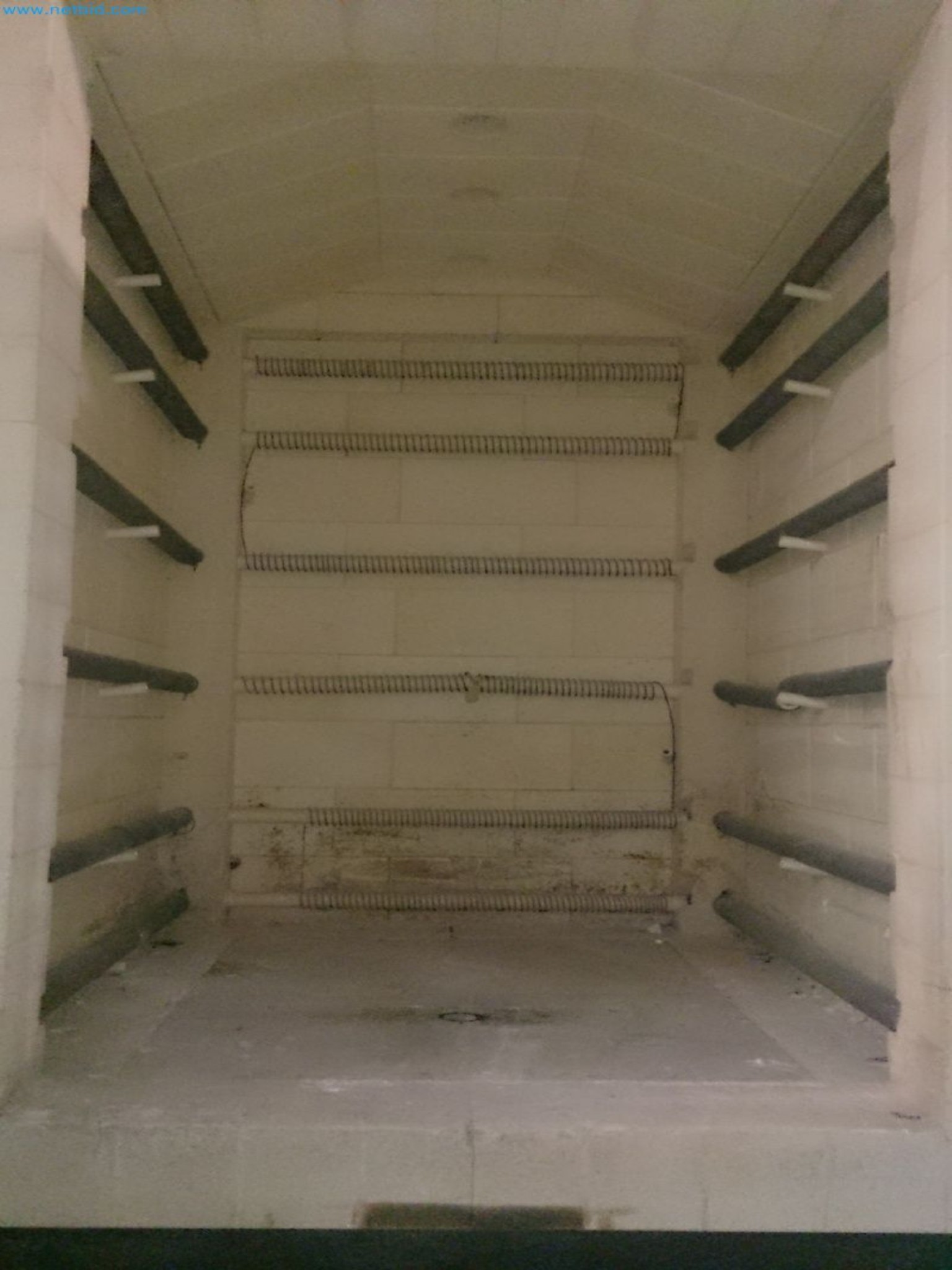 Sale of a complete warehouse of machinery for the glass industry in Spain-3