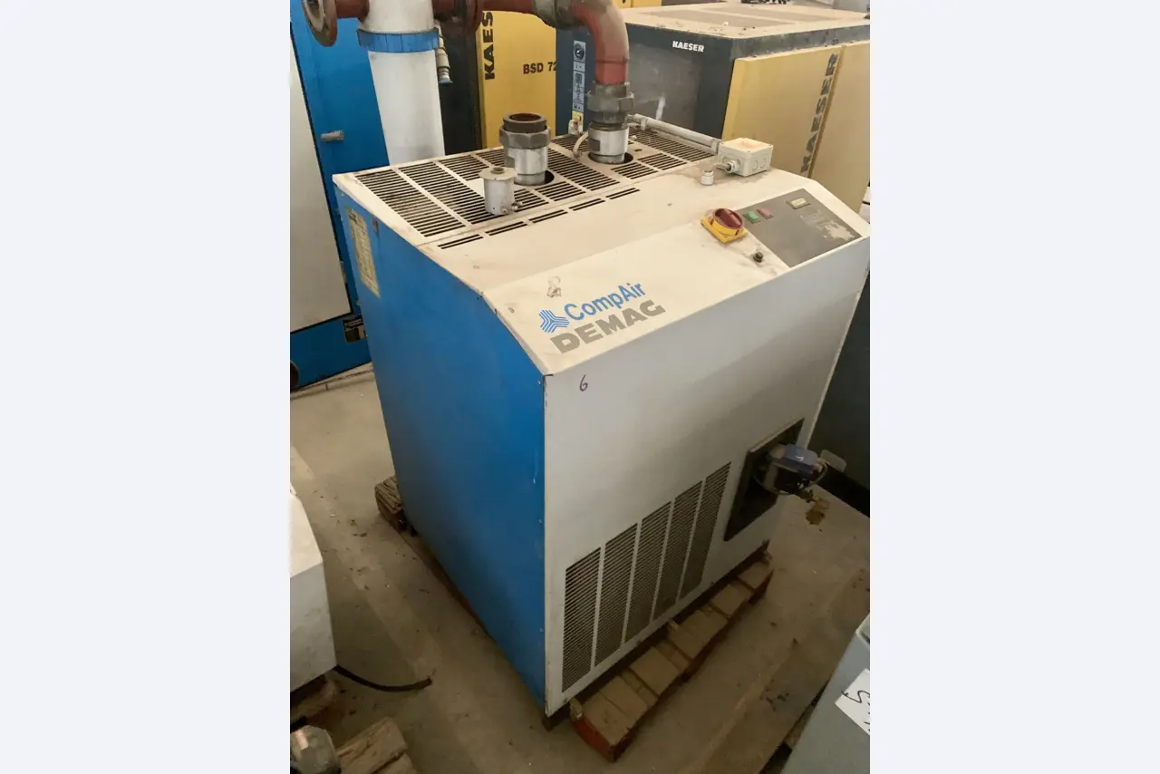 Sale of a complete warehouse of machinery for the glass industry in Spain-3