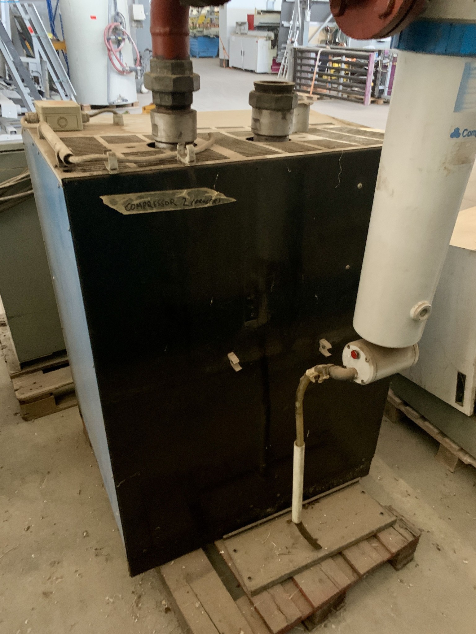 Sale of a complete warehouse of machinery for the glass industry in Spain-4