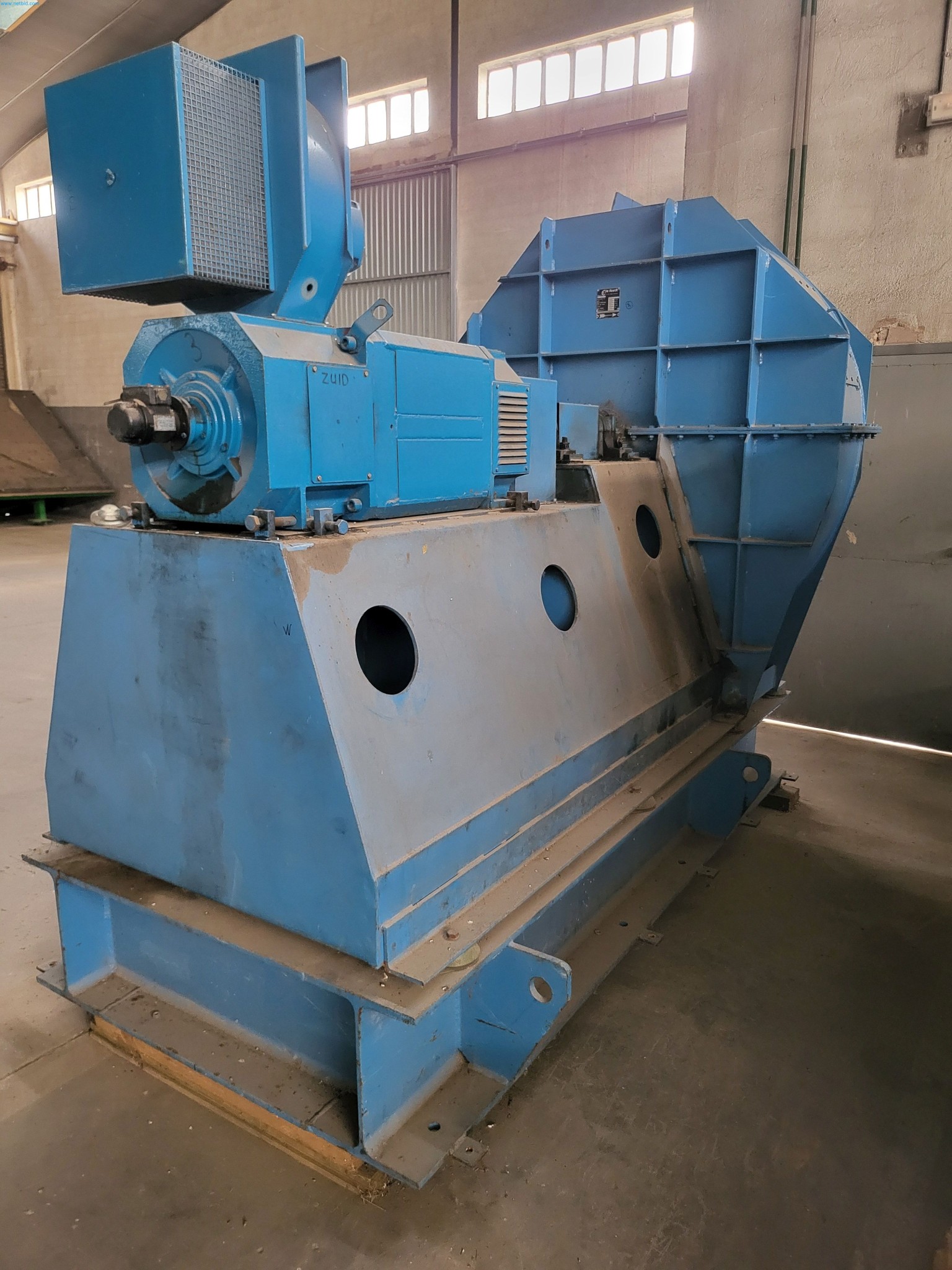 Sale of a complete warehouse of machinery for the glass industry in Spain-1