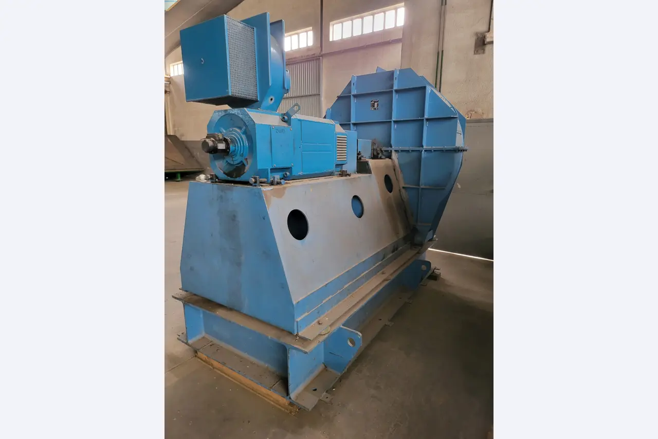 Sale of a complete warehouse of machinery for the glass industry in Spain-1