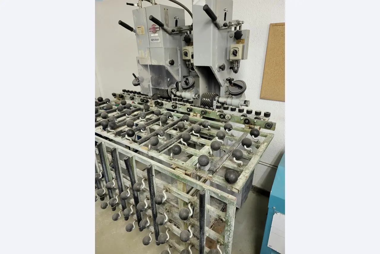 Sale of a complete warehouse of machinery for the glass industry in Spain-3