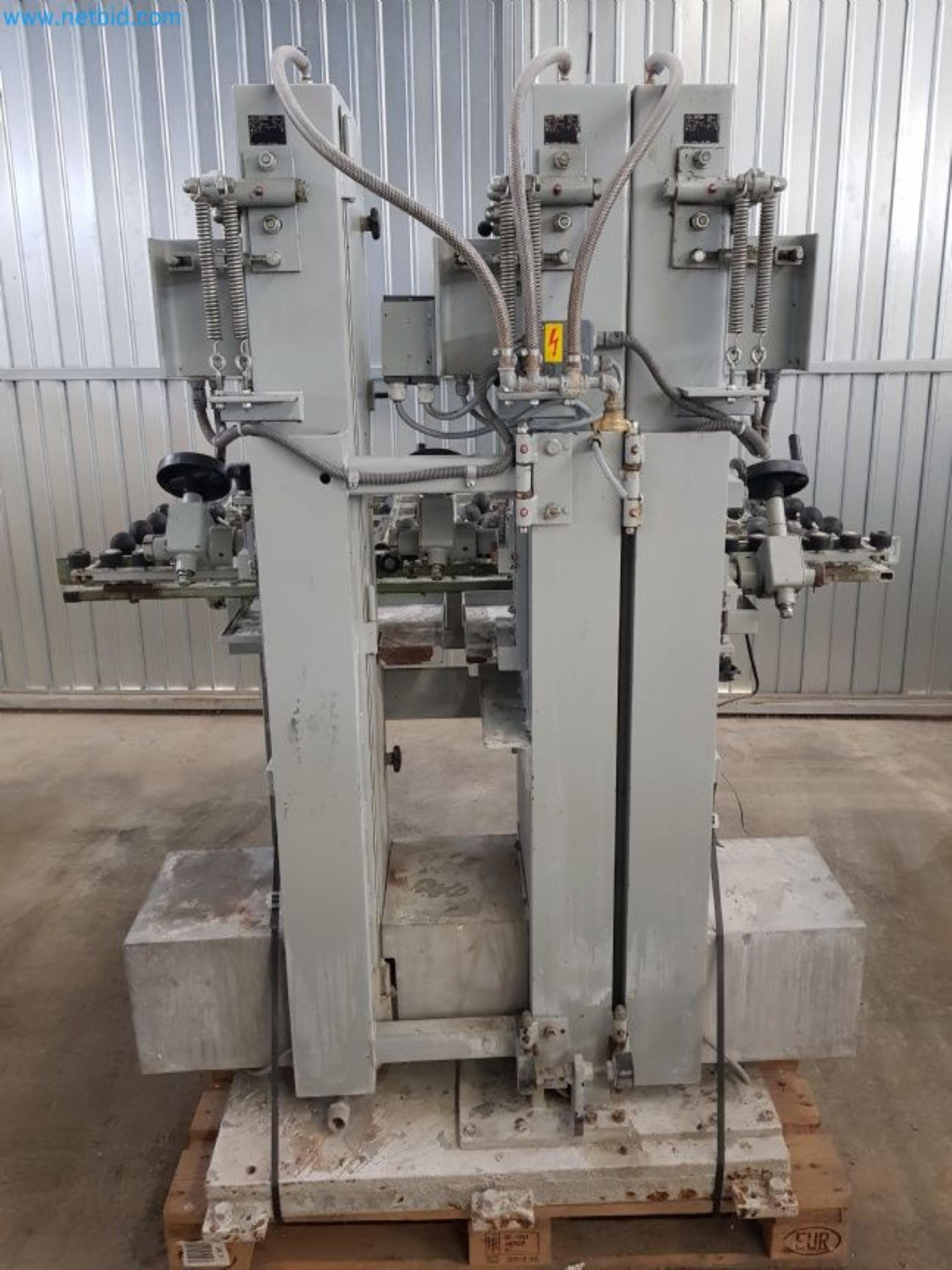 Sale of a complete warehouse of machinery for the glass industry in Spain-8