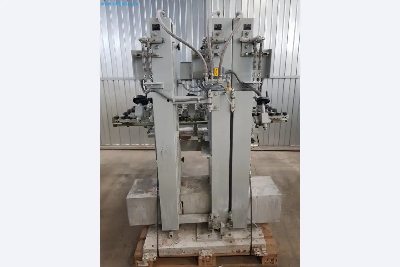 Sale of a complete warehouse of machinery for the glass industry in Spain-8