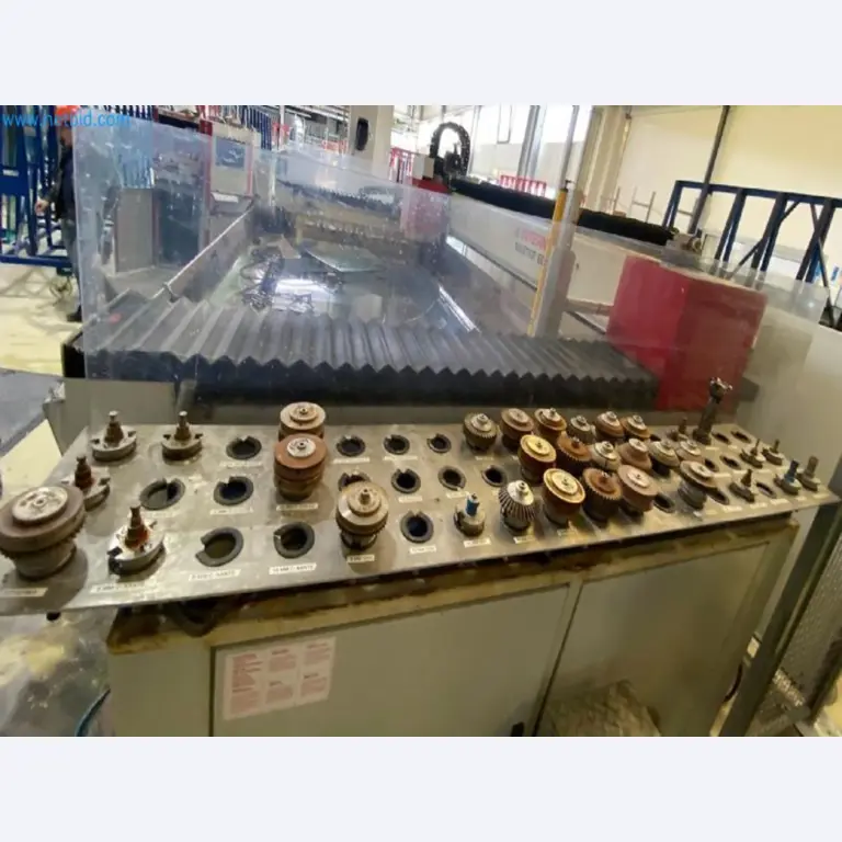 Sale of a complete warehouse of machinery for the glass industry in Spain-14