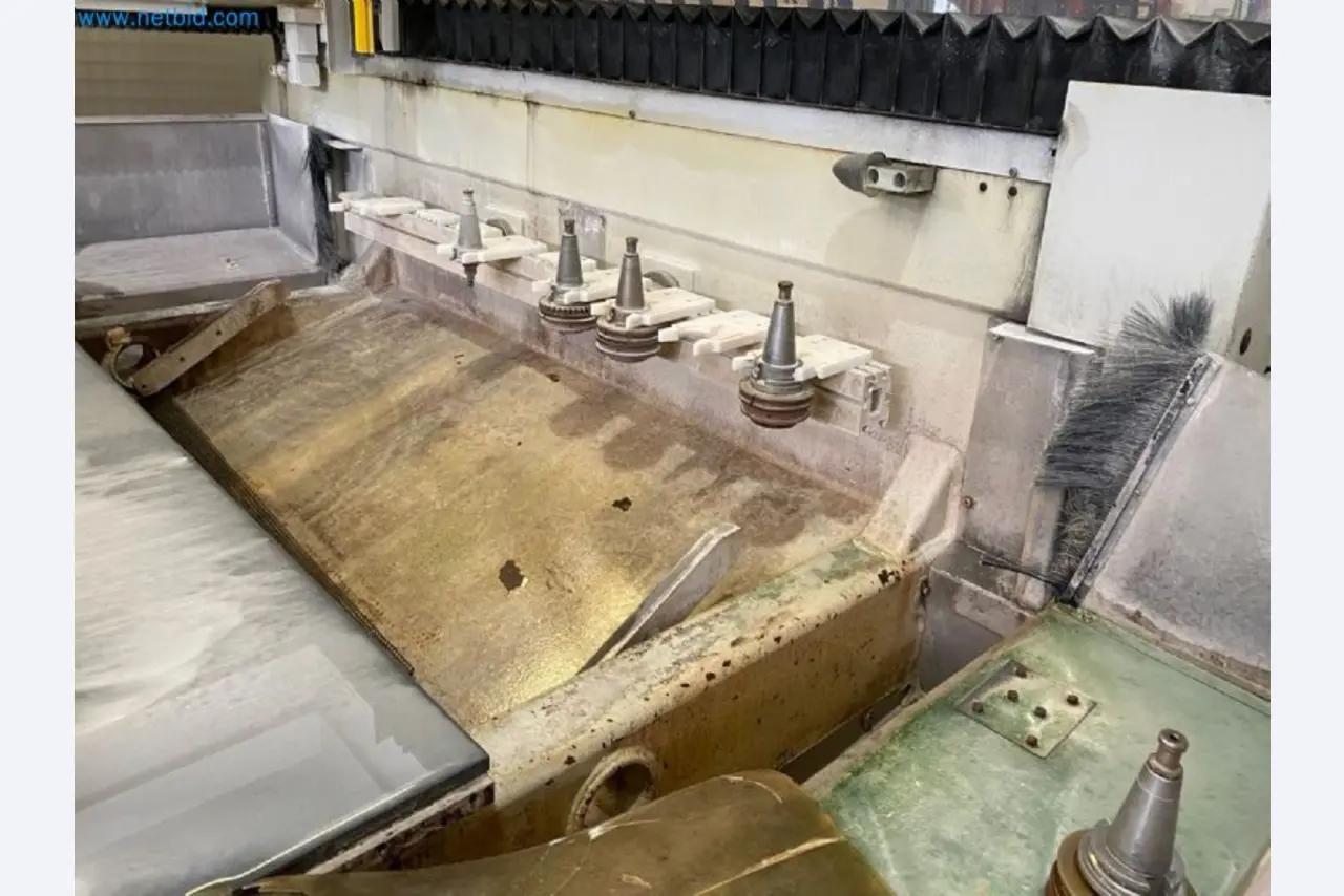 Sale of a complete warehouse of machinery for the glass industry in Spain-15