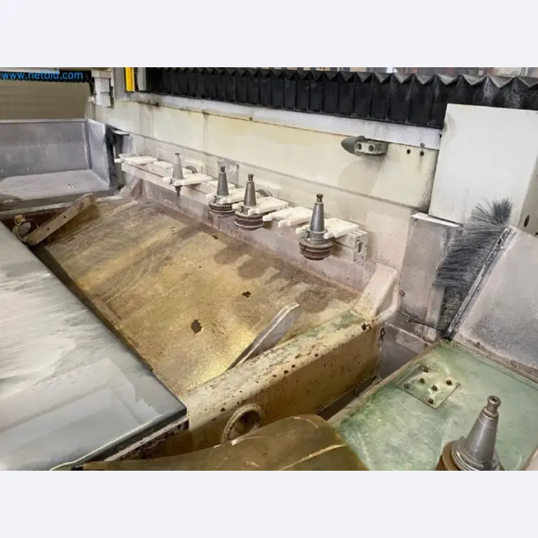 Sale of a complete warehouse of machinery for the glass industry in Spain-15