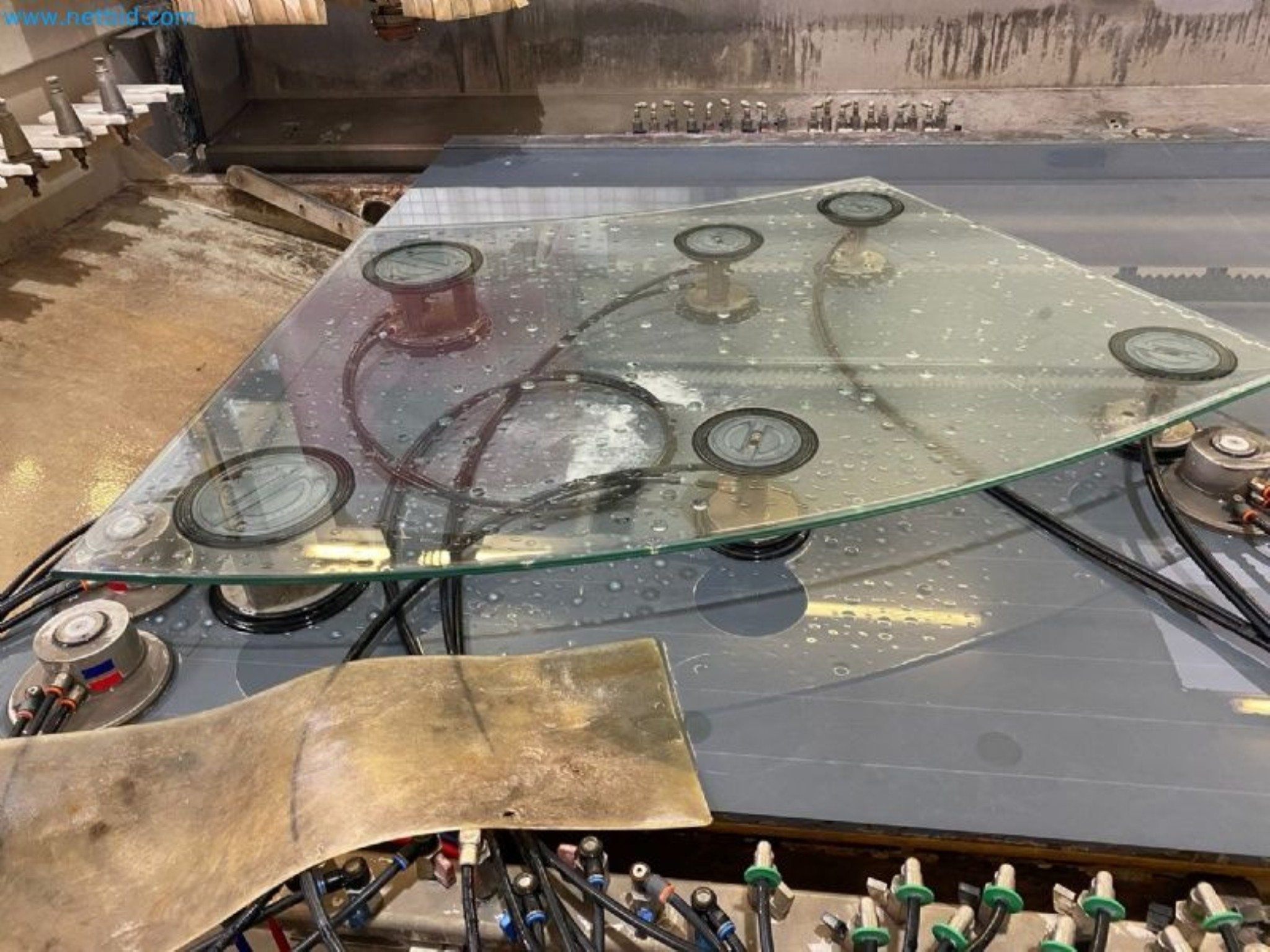 Sale of a complete warehouse of machinery for the glass industry in Spain-16