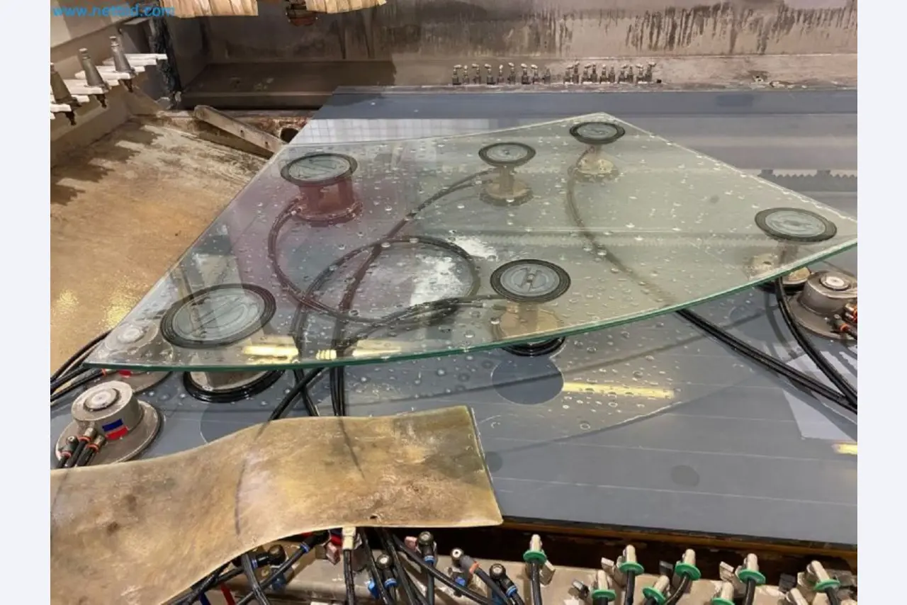 Sale of a complete warehouse of machinery for the glass industry in Spain-16