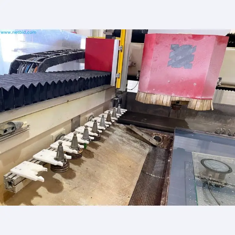 Sale of a complete warehouse of machinery for the glass industry in Spain-17