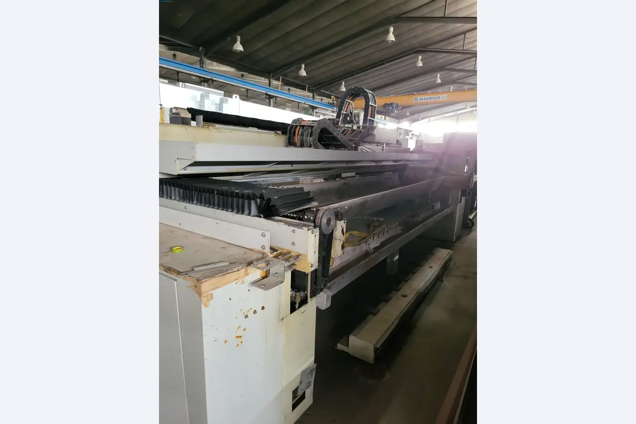 Sale of a complete warehouse of machinery for the glass industry in Spain-4